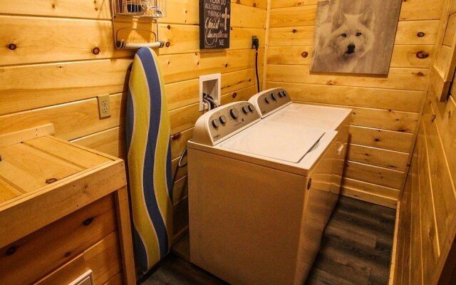Mansion in the Sky - Eleven Bedroom Cabin