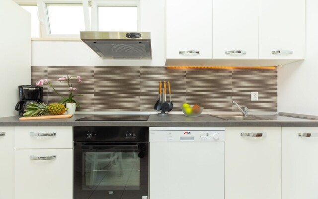 Summer Chill Apartment 3