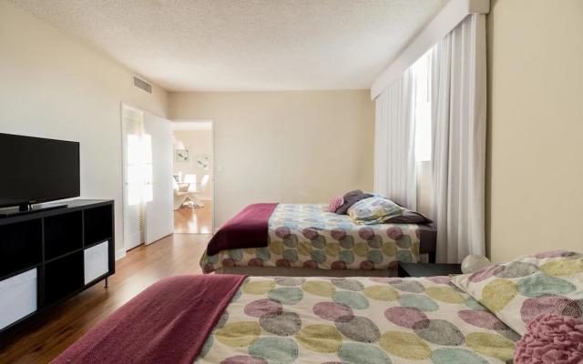 Tides Hollywood Apartments