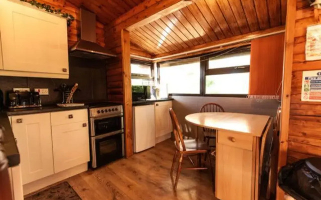 Cozy Mountain 2 Bed Log Cabin