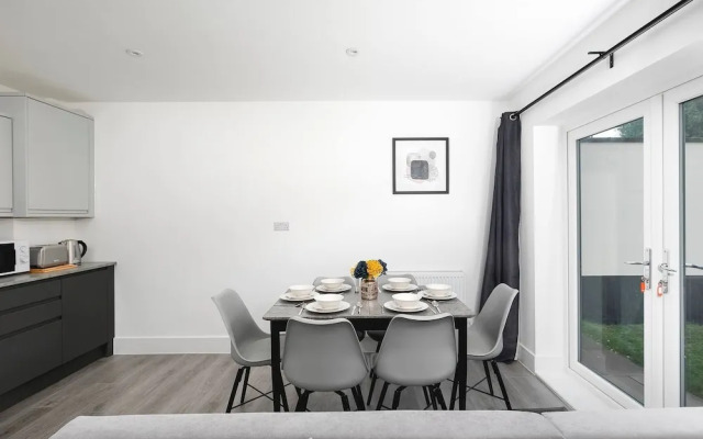 Skyvillion Vineyard Court, Enfield, 2 Bed, With Garden