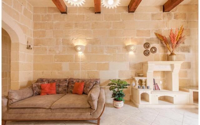 Centre Island Gozitan Farmhouse & Pool