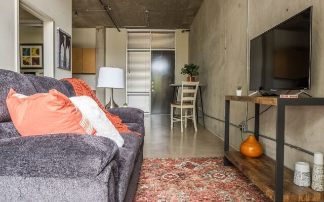 1 BR Loft Next to Riverwalk by Frontdesk