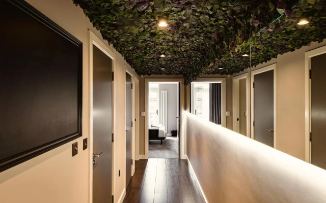 The Acacia, Luxury with Private Balcony + Parking