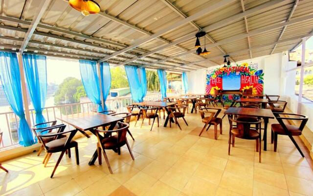 Natural Lake View Hotel