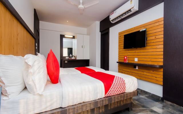 OYO 13089 Hotel Gold Crest
