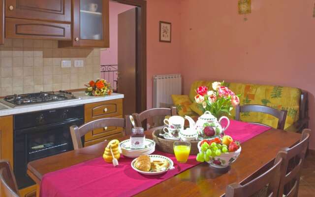 Spacious Farmhouse in Valfabbrica With Pool