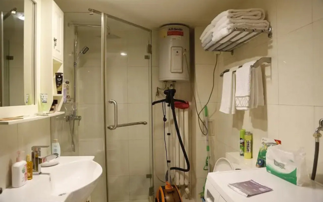 Beijing Sanlitun 2-Bedroom Spacious Apartment