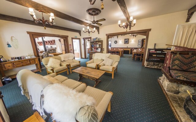 Dawson Falls Mountain Lodge