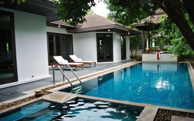 Phuket Ratchamaka Pool Villa