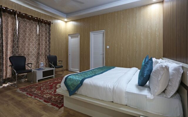 OYO 7024 Hotel Vakratunda