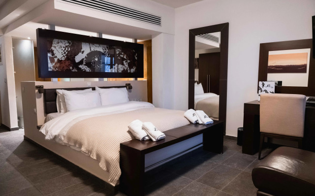 12 Months Luxury Resort