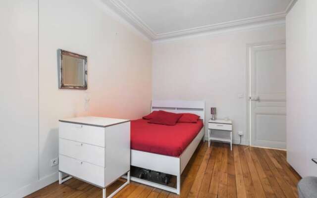 1 Bedroom Flat Near The Eiffel Tower