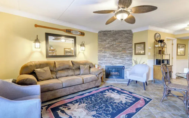 Downtown Gatlinburg Condo w/ Community Pool!