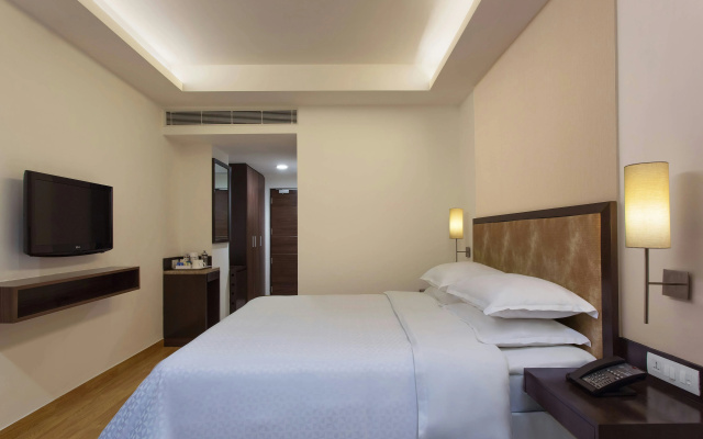 Four Points by Sheraton Vadodara – Guest Rooms – Vadodara