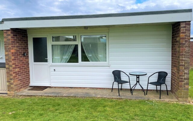 Sea Breeze Holiday Chalet, Convenient for Beach