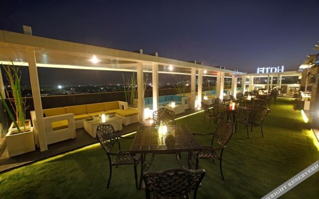 Xenious LN Courtyard Hotel