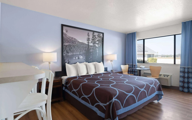 Super 8 by Wyndham Dunnigan