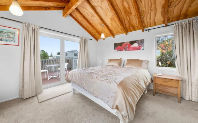 Stroll to the Sea - Te Horo Beach Holiday House – Guest Rooms – Otaki
