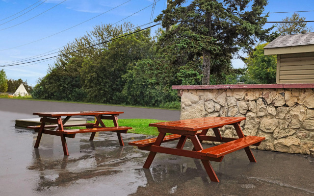 Super 8 by Wyndham Thunder Bay