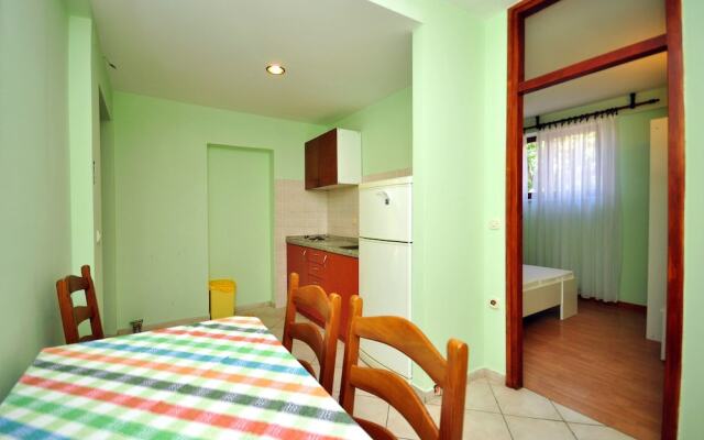 Pretty Apartment in Novalja with Garden near Zrče Beach