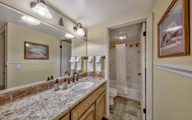 Newly Remodeled 2 Bedroom Townhome With Loft Townhouse by RedAwning