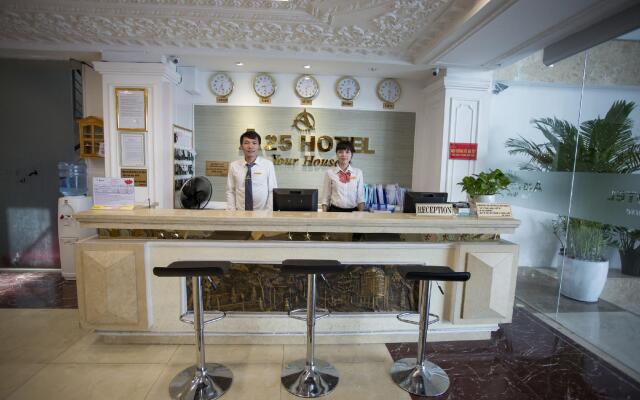 Dahlialand Saigon Hotel & Swimming Pool
