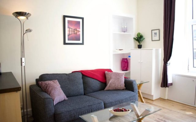 Fantastic 2 Bedroom Holyrood Apartment