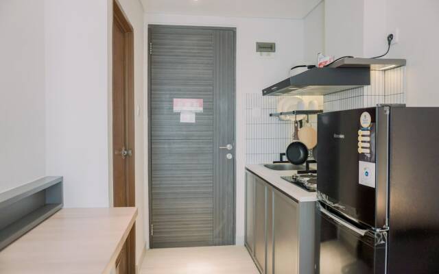 Homey And Warm Studio Amazana Serpong Apartment