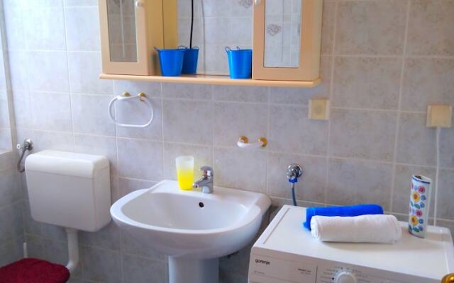 Spacious and Sunny Apartment on Island Rab