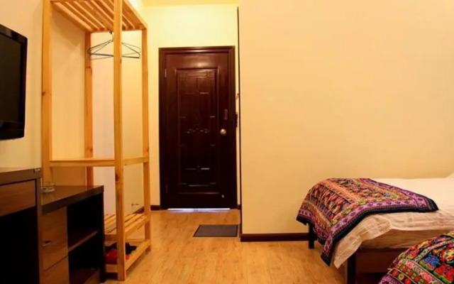 Dali Color Clouds Hall Inn