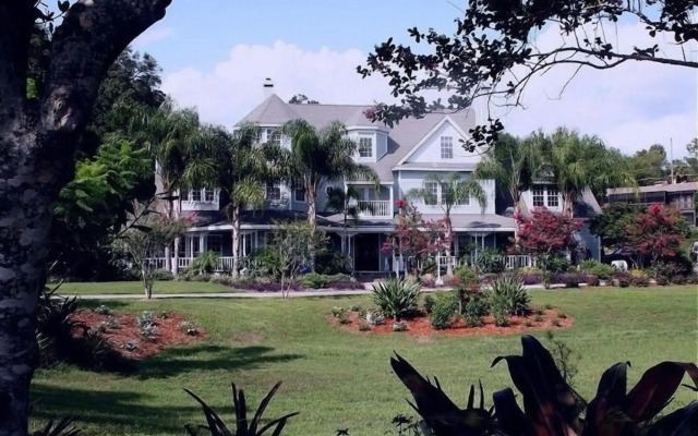 Heron Cay Lakeview Bed & Breakfast Inn