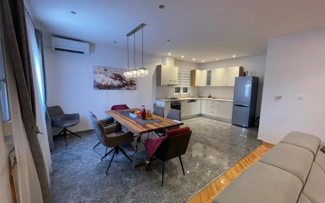 Apartment GREY