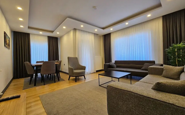 New Flat Large Living Space 2-6 Near By Lara Beach