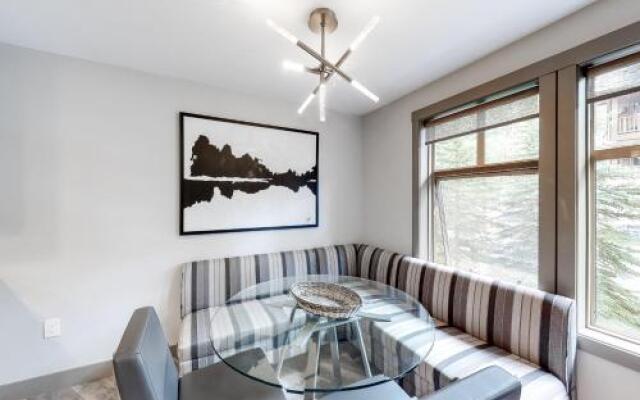 Eagle Springs East 206: White Fir Suite