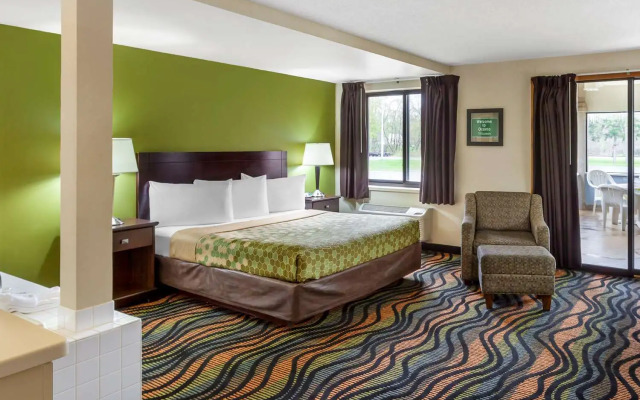 Econo Lodge Inn & Suites Oconto