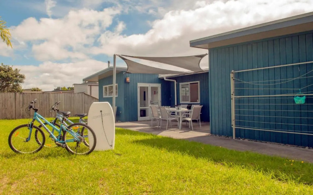 Sands Beach House - Matarangi Holiday Home