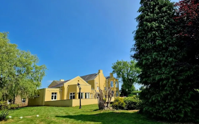 7 Holly Barn