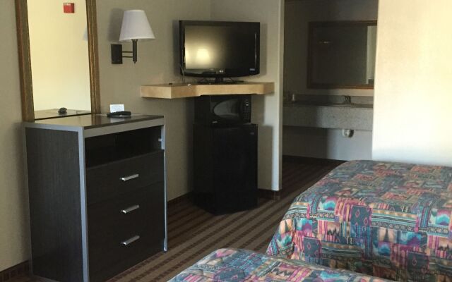 Camelot Inn & Suites Veterans Memorial NW Houston