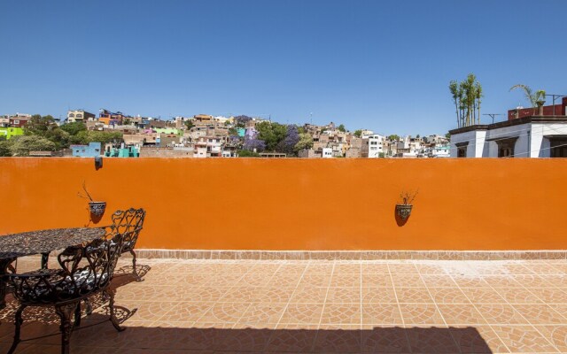 Las Calzadas Hotel & Suites