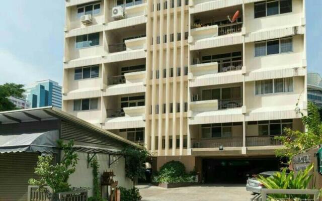 Le Vanvarothai Saladaeng Residence