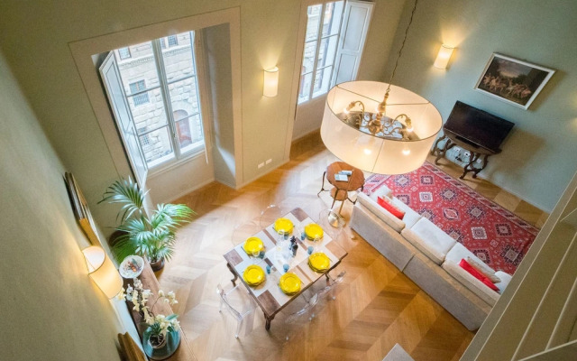 Charming Two Bedroom Apartment in Piazza Strozzi