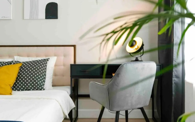 Sunny 2BR Flat-Top Location-Amazing Views