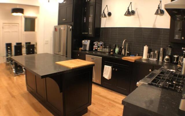 3BR/2BA Remodeled flat in Heart of Castro