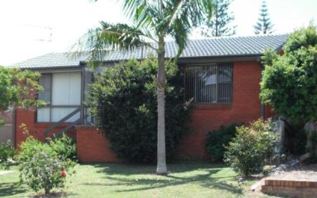 Cara Nobbys Beach 11 Wesley Avenue