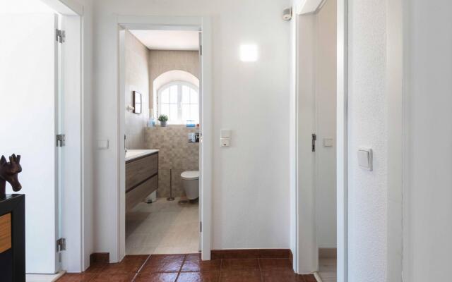 Sesimbra Stylish Villa by Homing