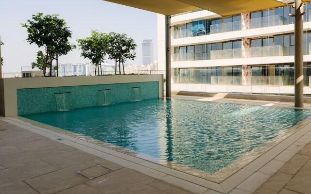 Luxurious Waterfront 1BR with Sea Views