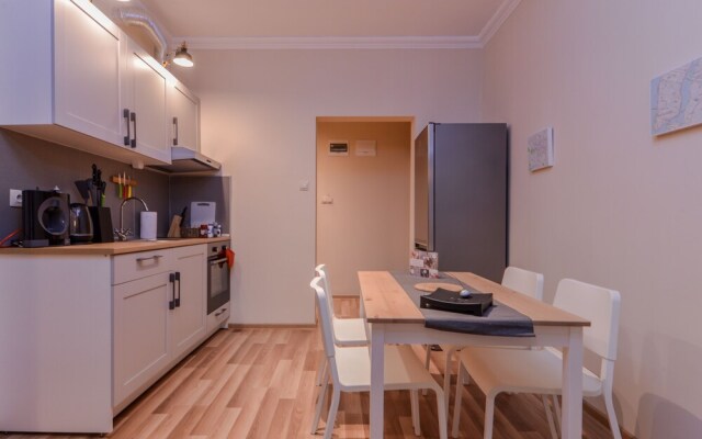 FM Premium 2-BDR Apartment - Charming Murphy Str