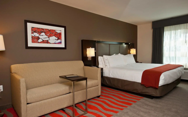 Holiday Inn Express & Suites Columbus - Easton Area by IHG