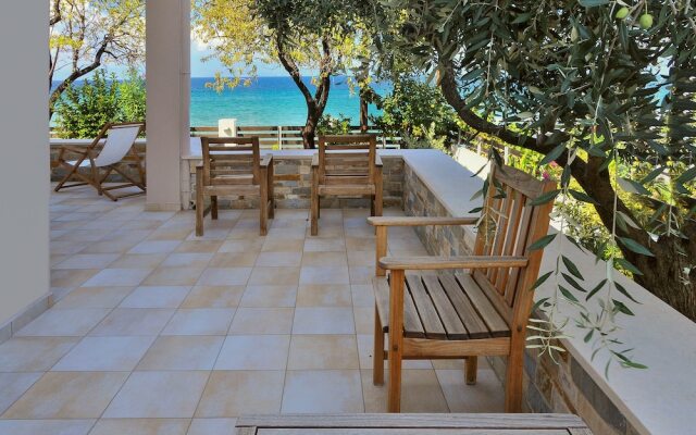 Balconies on Sea - The Garden Apartment